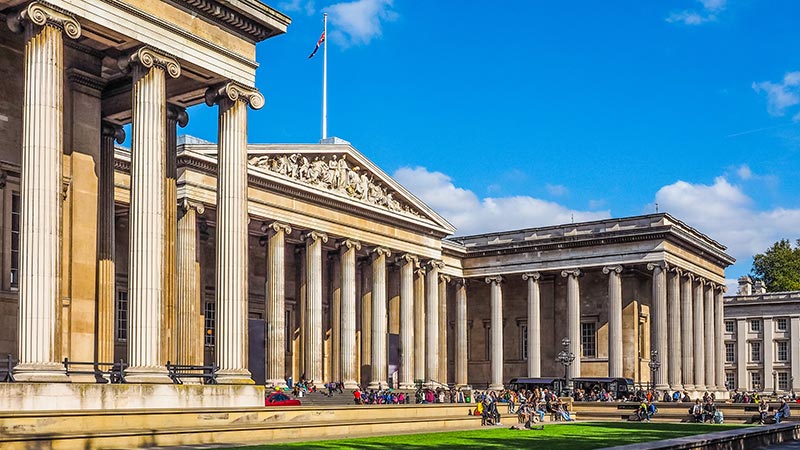 Gmabar British Museum tempat yang wajob dikunjungi bagi pencinta budaya dapatkan dengan budget biaya travel ke London